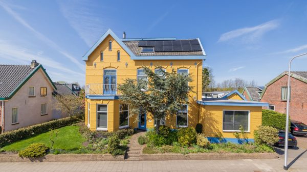Een geel huis.